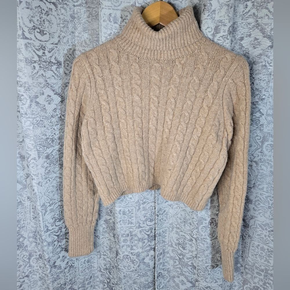 Jessica Simpson  cropped knit turtleneck size med chic cozy